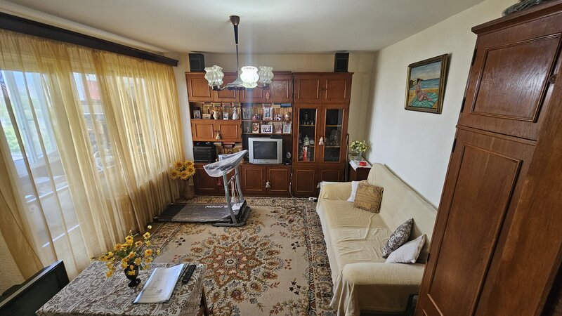 Titan 1 minut metrou vis a vis de parc IOR