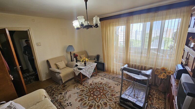 Titan 1 minut metrou vis a vis de parc IOR