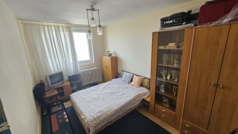 Titan 1 minut metrou vis a vis de parc IOR