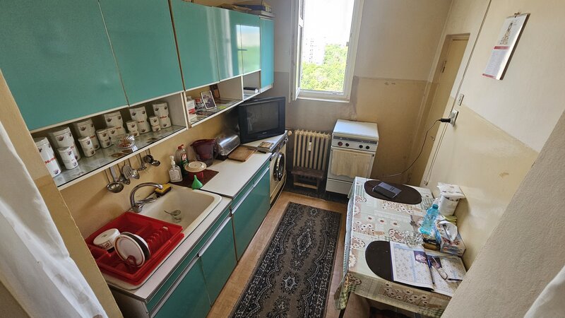 Titan 1 minut metrou vis a vis de parc IOR