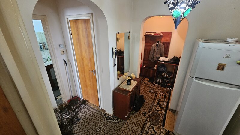 Titan 1 minut metrou vis a vis de parc IOR