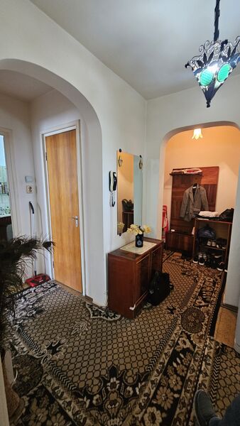 Titan 1 minut metrou vis a vis de parc IOR